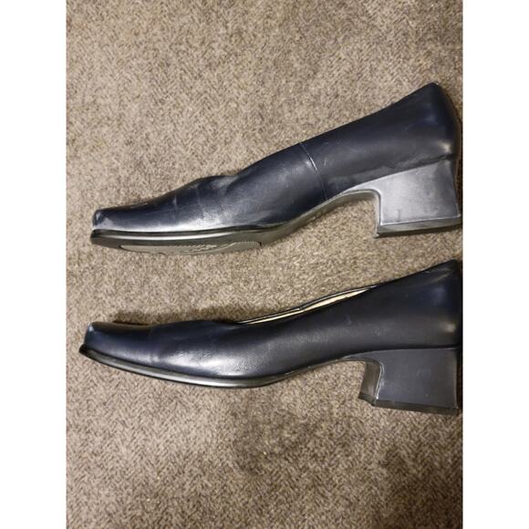 Women's shoe size 8.5 Caressa Ultima Series - Picture 3 of 5